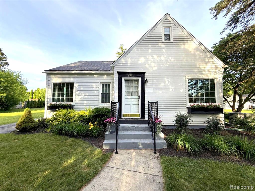 340 N Hagadorn Street, South Lyon, MI 48178