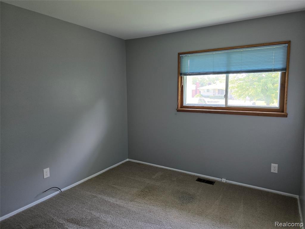 5333 FERN Avenue, Grand Blanc, MI 48439 — Photo 18