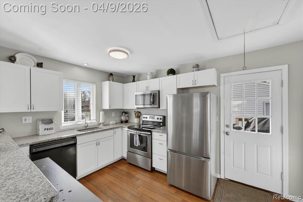 3315 Warringham Avenue, Waterford, MI 48329 — Photo 10