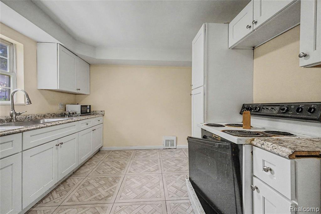 6100 Faust Avenue, Detroit, MI 48228 — Photo 9