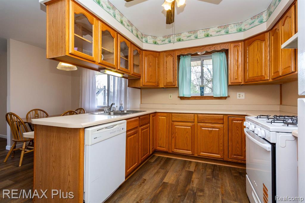 642 TURRILL Avenue, Lapeer, MI 48446 — Photo 12