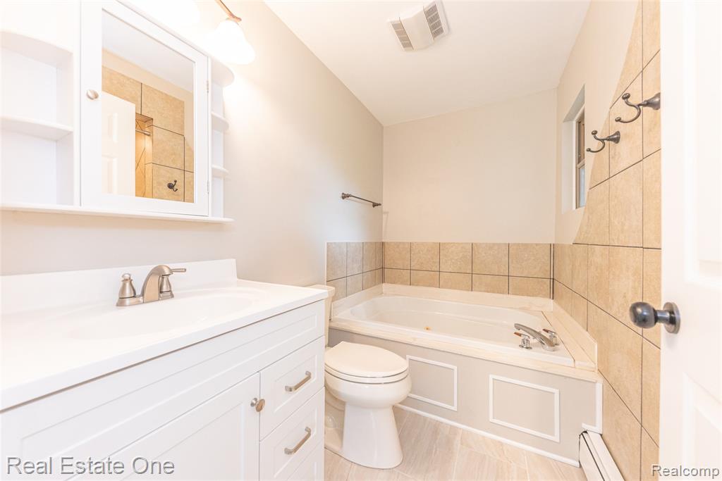912 N Wixom Road, Wixom, MI 48393 — Photo 23