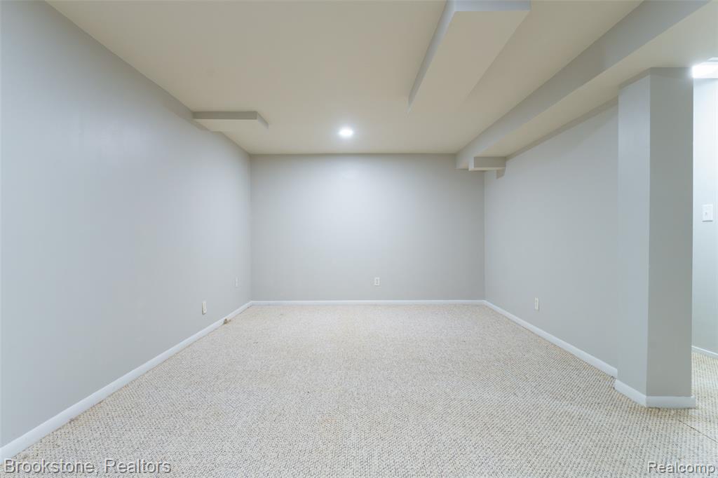 886 Whisperwood Trail, Fenton, MI 48430 — Photo 19