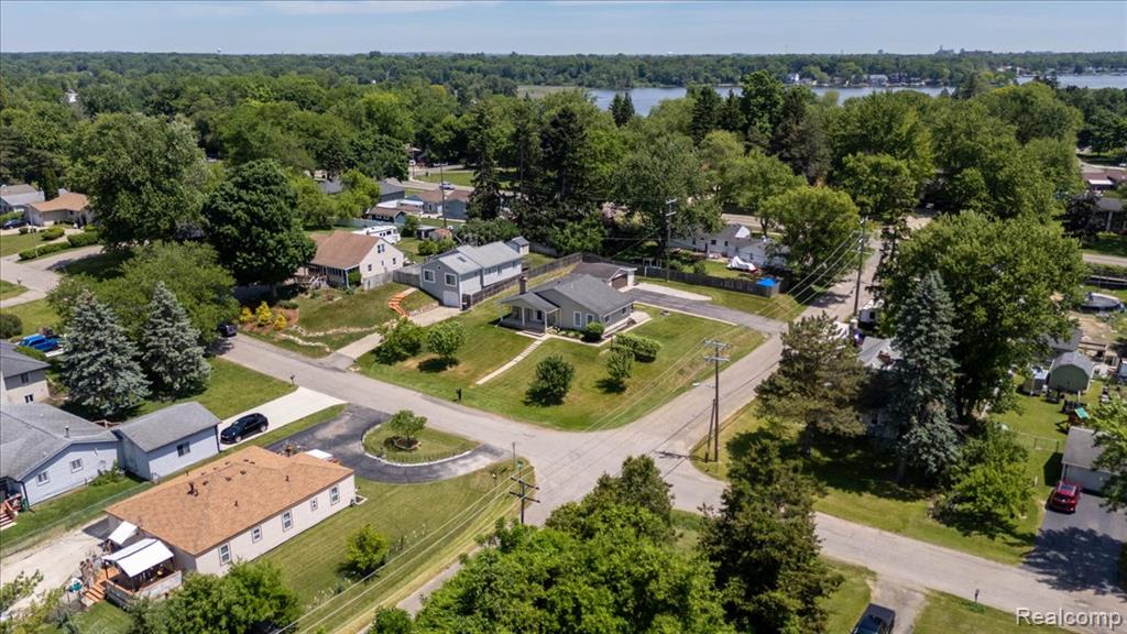 795 Hogarth Avenue, Waterford, MI 48328 — Photo 23