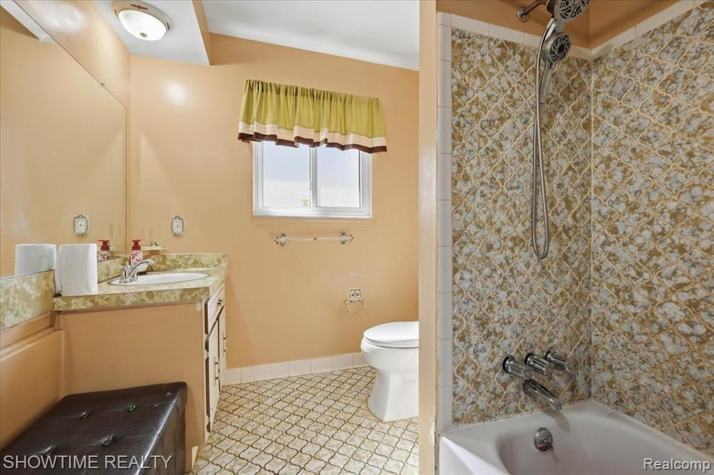 16515 Cederama Drive, Clinton Twp, MI 48038 — Photo 10