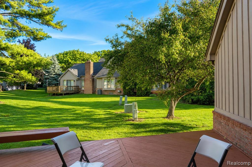 37520 Amber Drive, Farmington Hills, MI 48331 — Photo 46