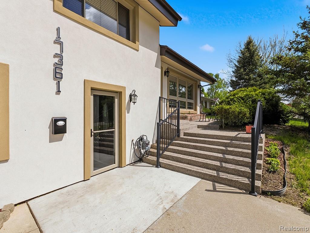 17361 W OUTER Drive, Dearborn Heights, MI 48127 — Photo 51