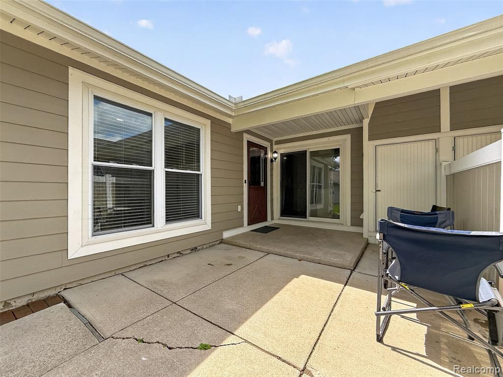 39613 Village Wood Lane, Novi, MI — Photo 4