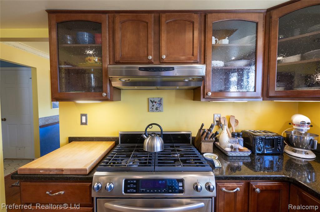 9350 Colony Farm Court, Plymouth, MI 48170 — Photo 16