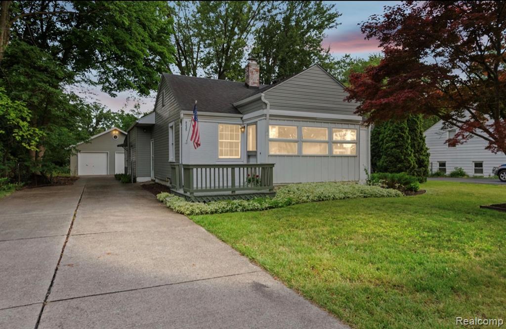 9235 Whitall Lane, Grosse Ile, MI 48138 — front exterior