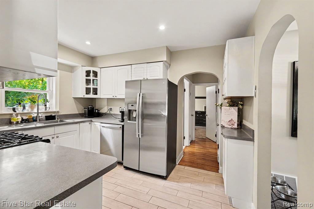 6700 Pontiac Trail Road, West Bloomfield, MI 48323 — Photo 14