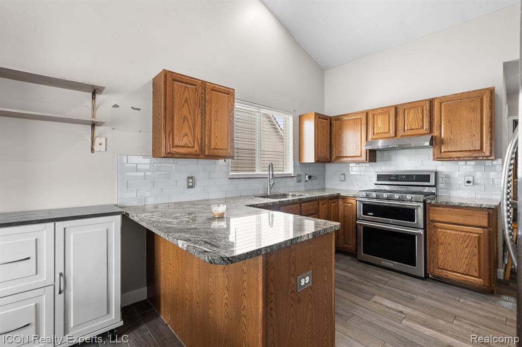 47697 BARCLAY Court, Shelby Twp, MI 48317 — Photo 13