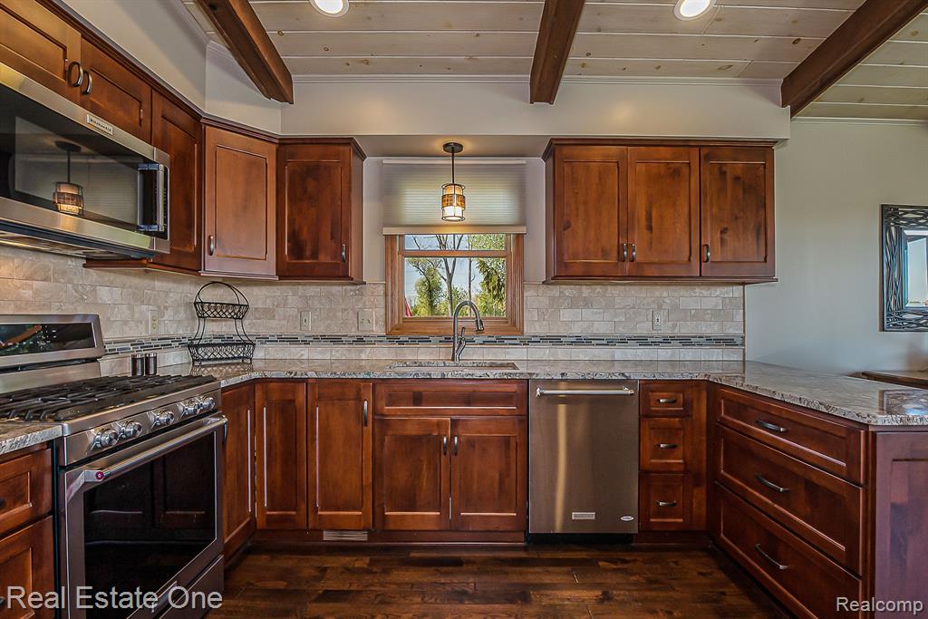 7311 BISCAYNE Court, White Lake, MI 48383 — Photo 14