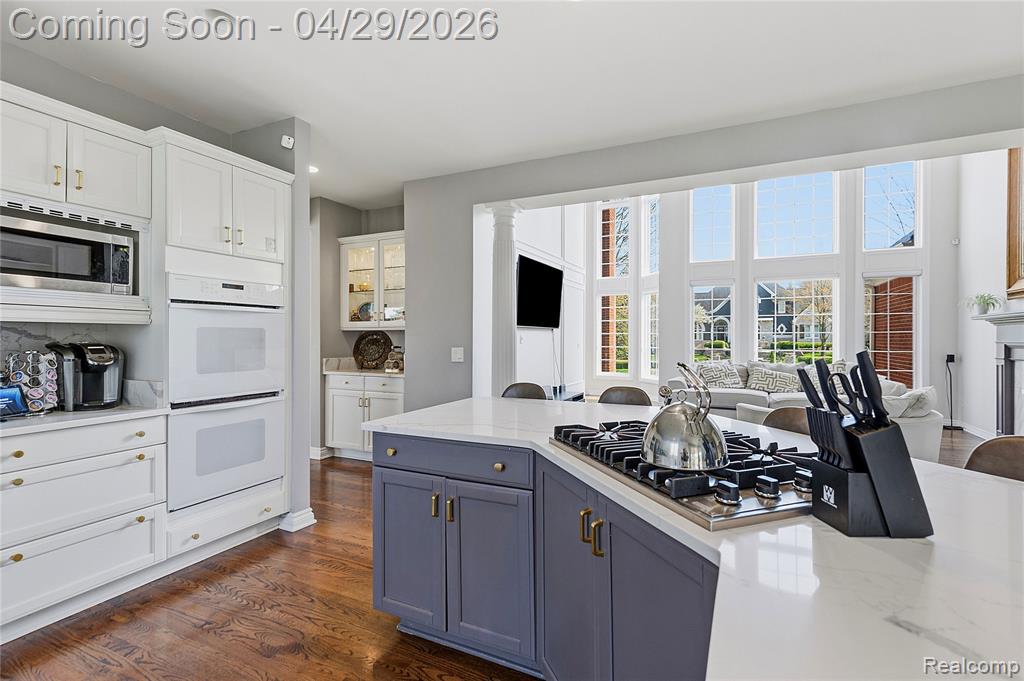 1920 Vinsetta Court, Rochester, MI 48306 — Photo 18