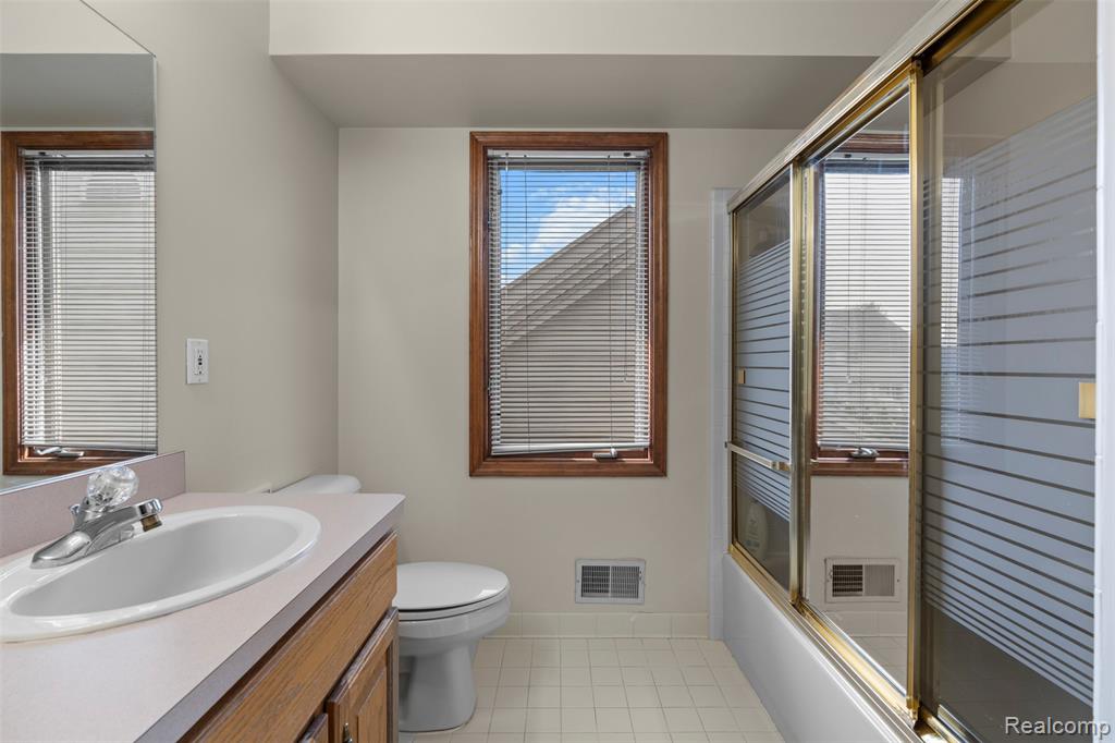 47668 Whippoorwill Drive, Macomb, MI 48044 — Photo 34