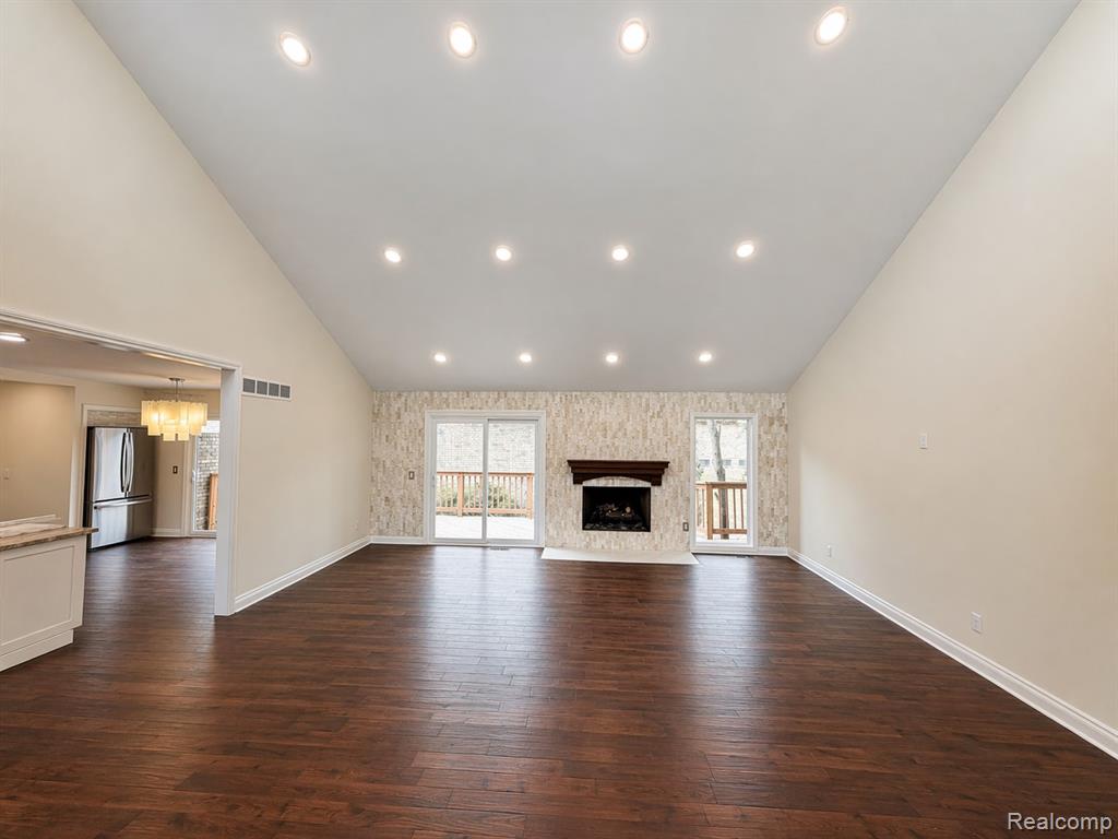 5525 Woodland Court, West Bloomfield, MI — Photo 9