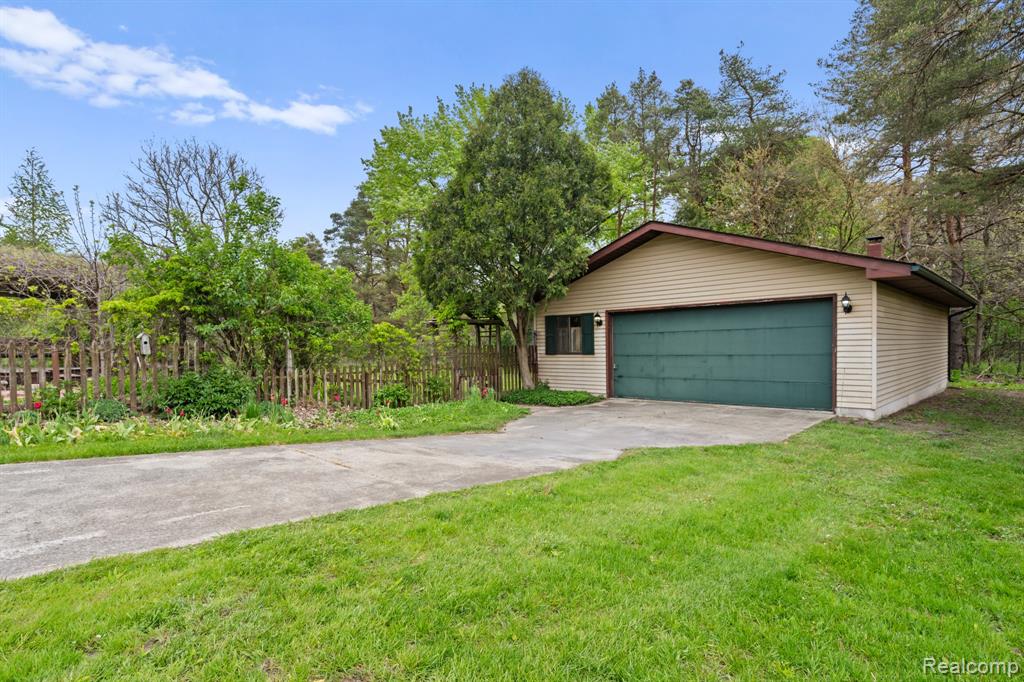 7540 Dexter Pinckney Road, Dexter, MI 48130 — Photo 10