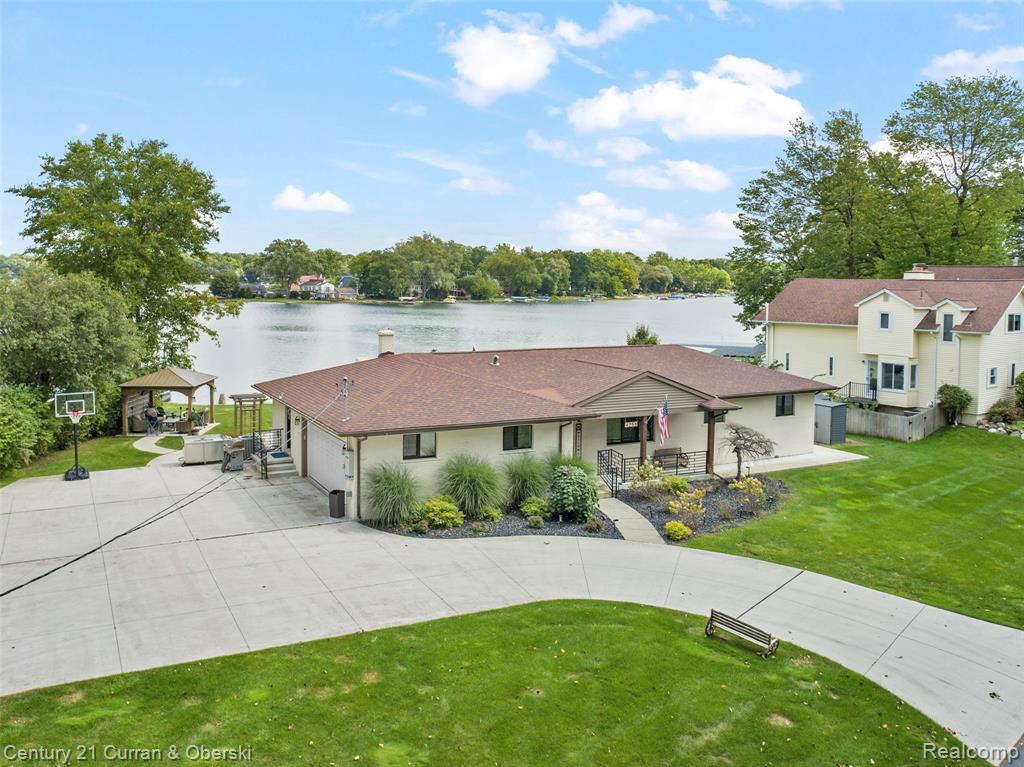4255 Lakewood Drive, Waterford, MI 48329 — Photo 2