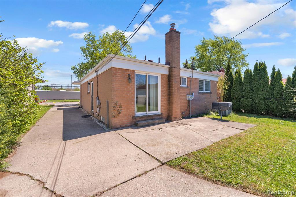 6499 Mayburn Street, Dearborn Heights, MI 48127 — Photo 35