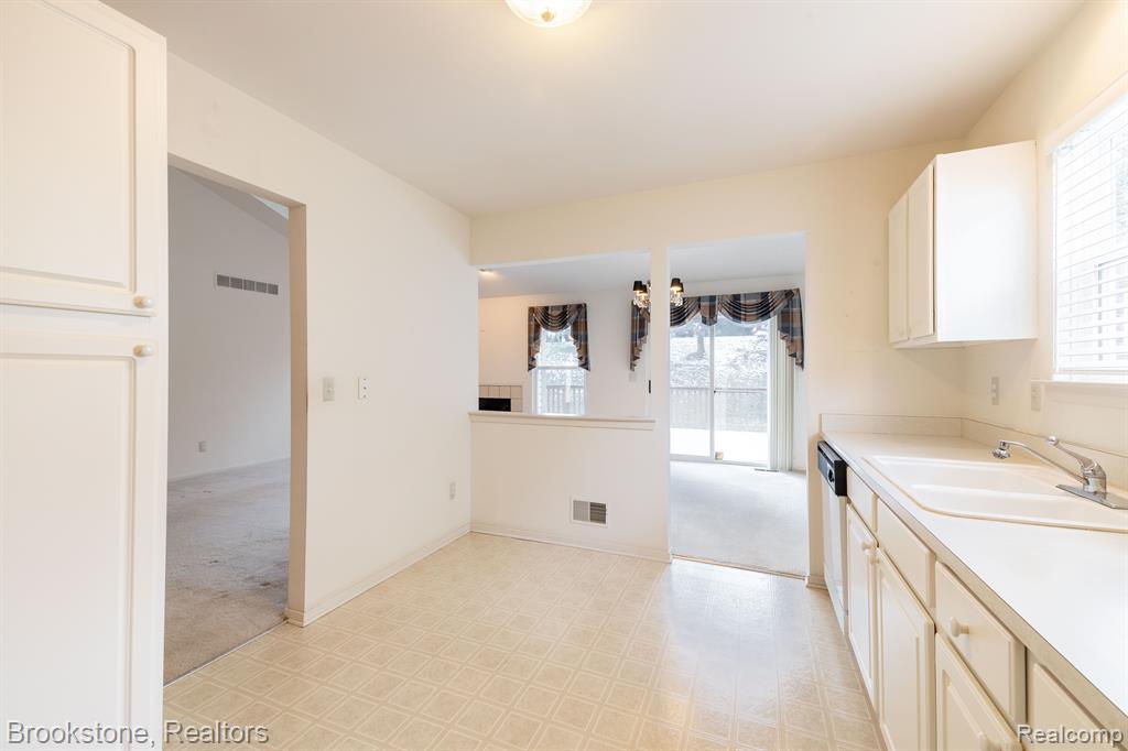 265 SHORE BROOK Lane, Walled Lake, MI 48390 — Photo 13