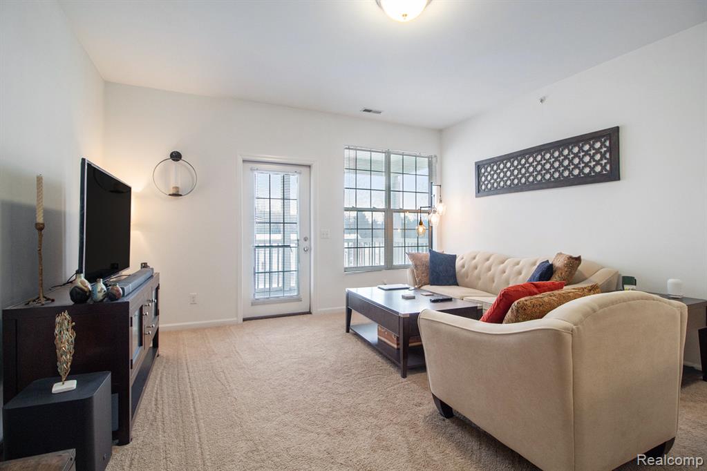 1043 E SUMMERFIELD GLEN Circle, Ann Arbor, MI 48103 — Photo 3
