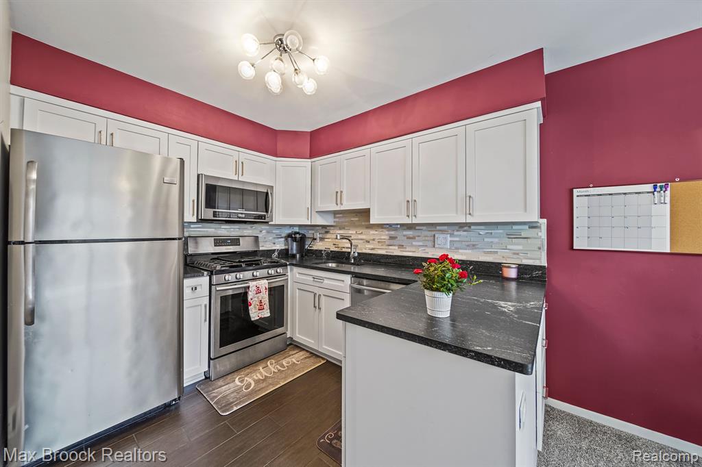 8673 EDGEWATER Lane, Warren, MI 48093 — Photo 5