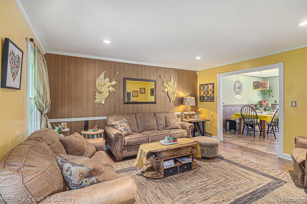 813 Birchwood Drive, Flushing, MI 48433 — Photo 8