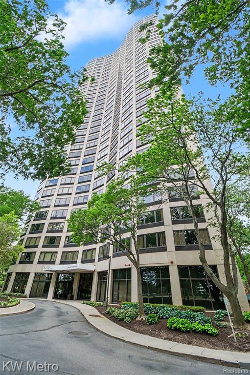 5000 Town Center, Southfield, MI 48075
