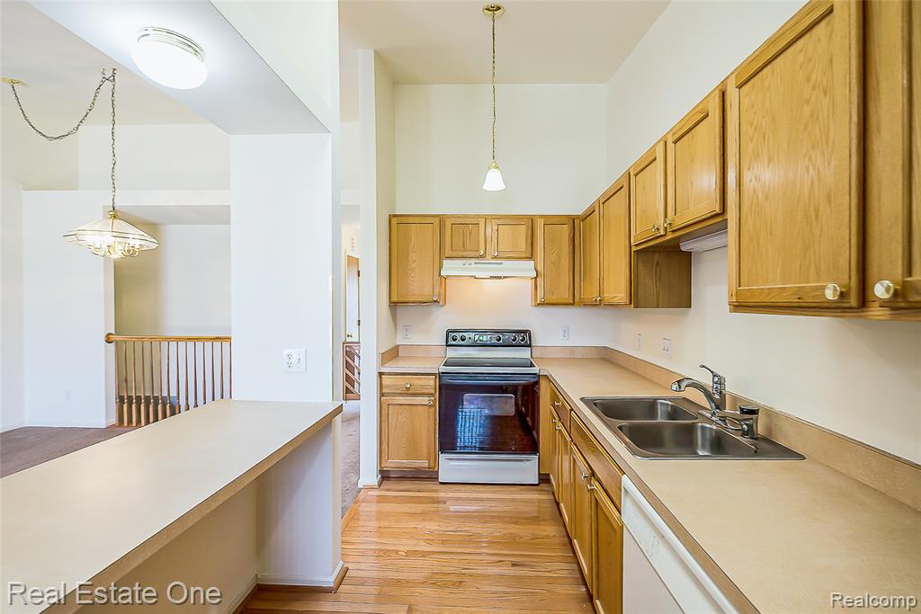 62181 ARLINGTON CIRCLE, 4, South Lyon, MI 48178 — Photo 8