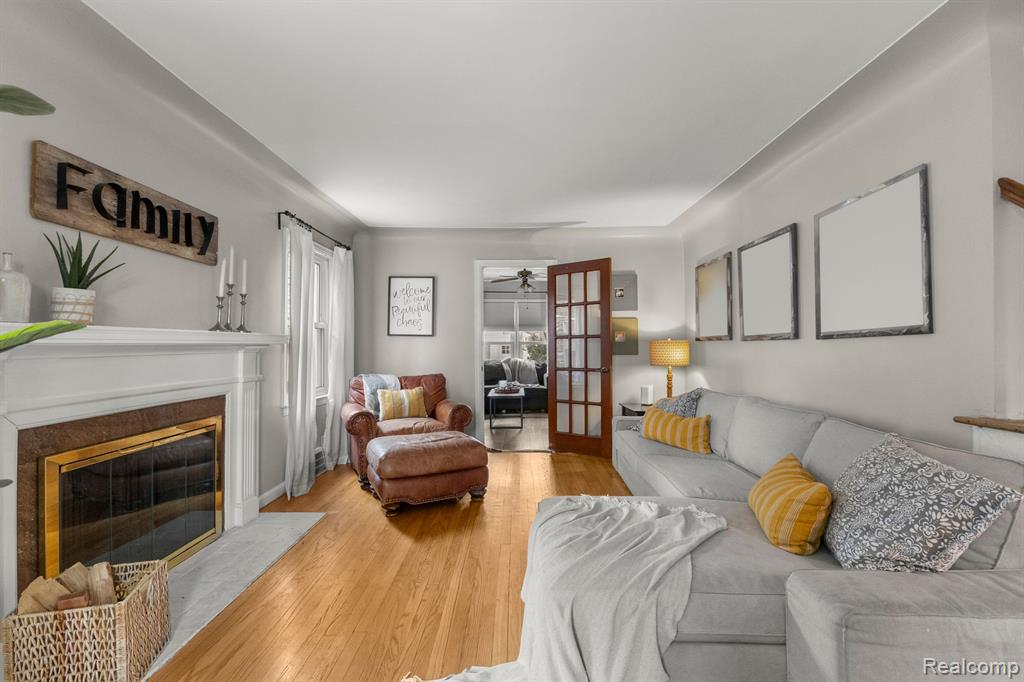 916 N MELBORN Street, Dearborn, MI 48128 — Photo 4