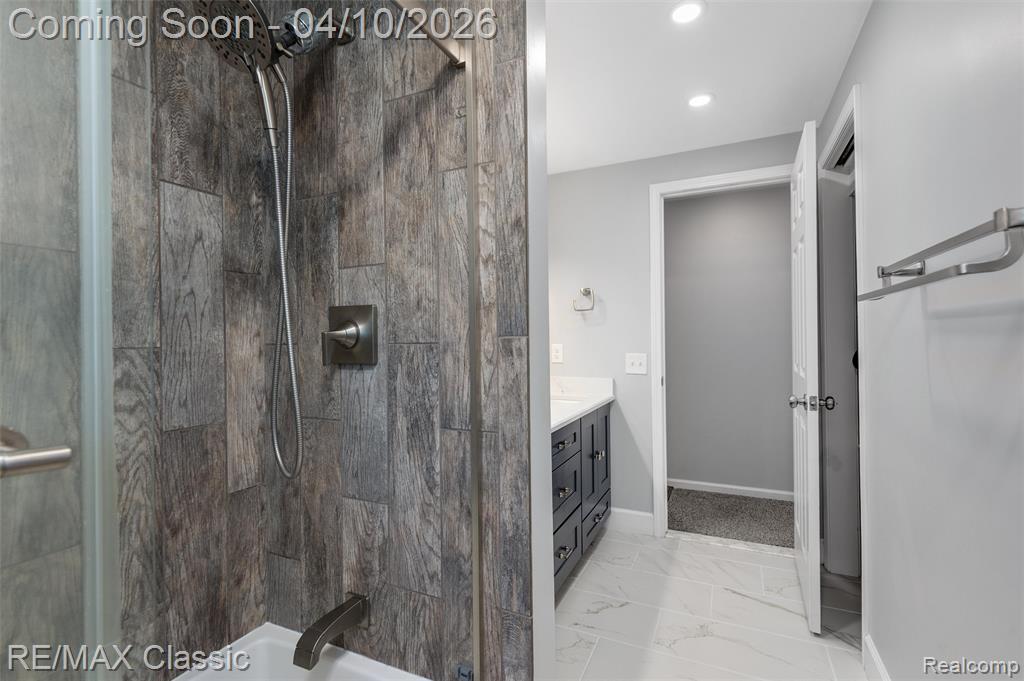 484 W Beechdale Street, Commerce Twp, MI 48382 — Photo 18