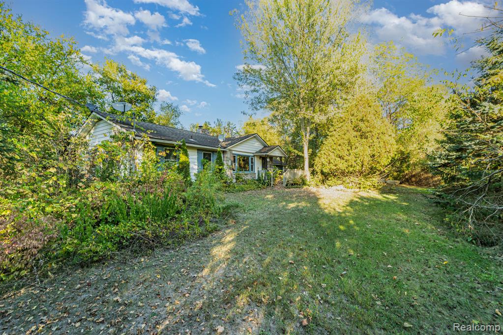 4354 Maybee Road, Lake Orion, MI — Photo 2