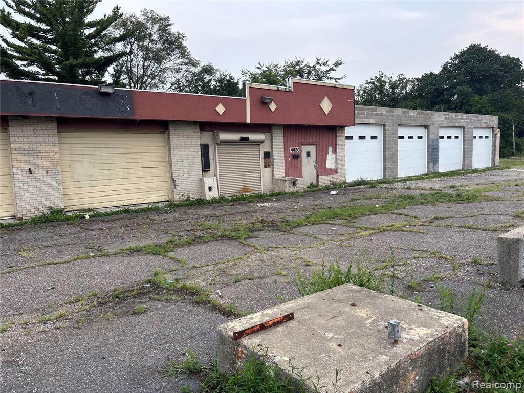 4620 N 7 Mile Road, Detroit, MI 48234