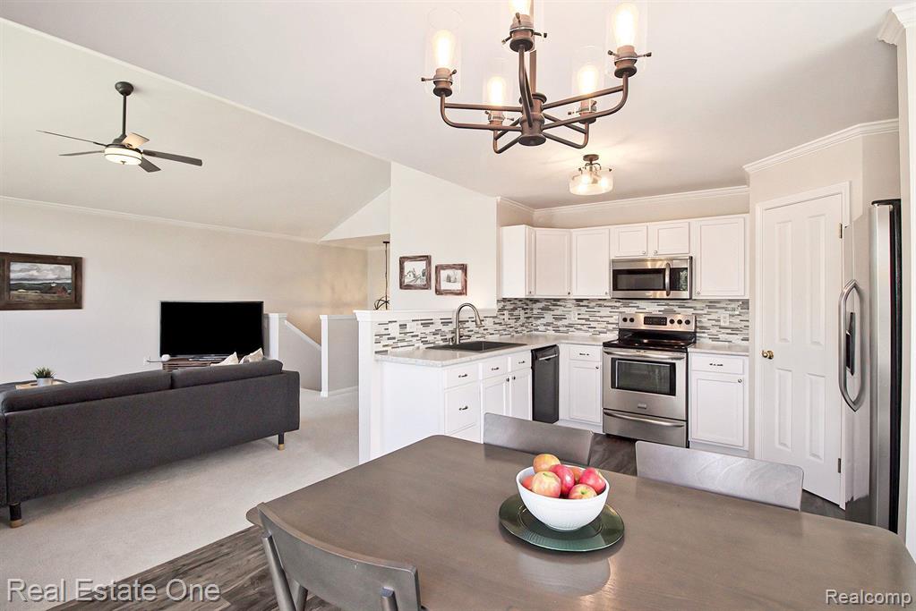 4268 HAMPTON RIDGE Boulevard, Howell, MI 48843 — Photo 9