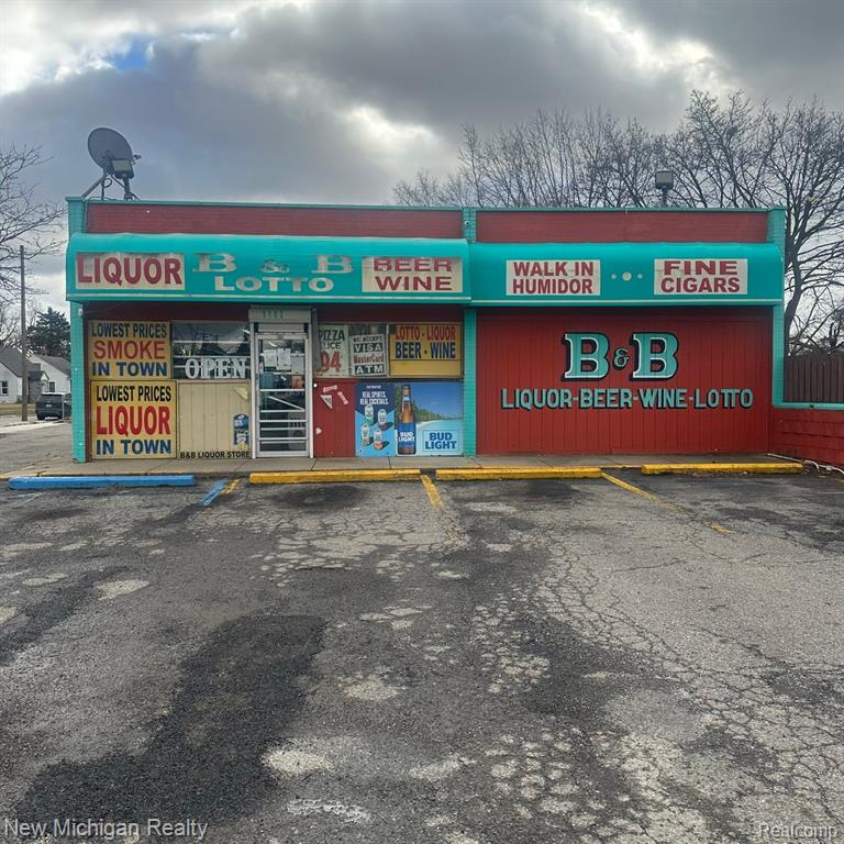 5102 9 Mile Rd, Warren, MI 48091 — front exterior
