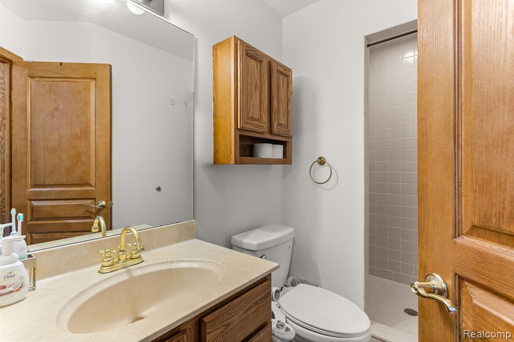 812 N BEECH DALY Road, Dearborn Heights, MI 48127 — Photo 21