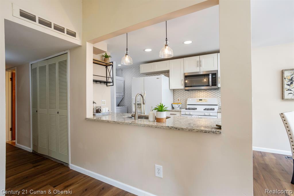 21260 E GLEN HAVEN Circle, Northville, MI 48167 — Photo 14