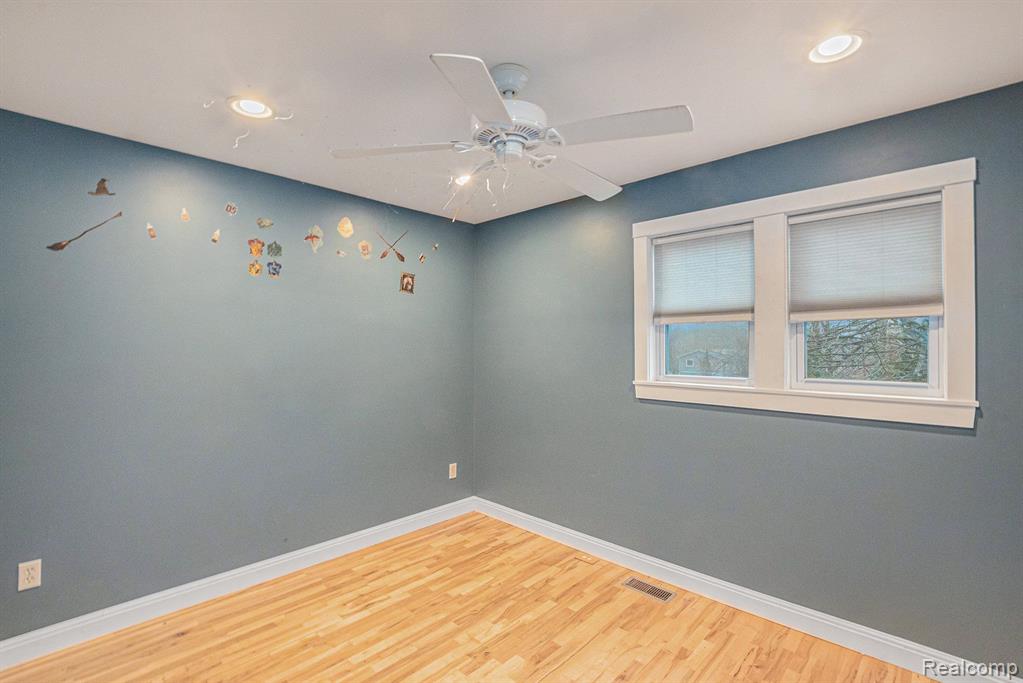 1296 LAKEVIEW Drive, Tipton, MI 49287 — Photo 16