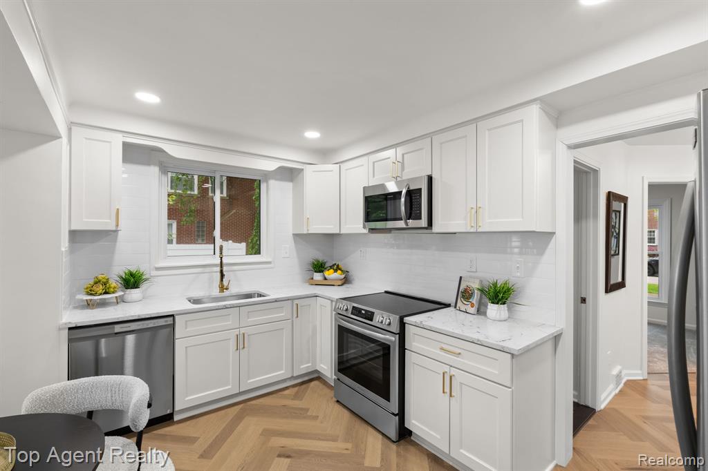 1894 Broadstone Road, Grosse Pointe Woods, MI 48236 — Photo 5