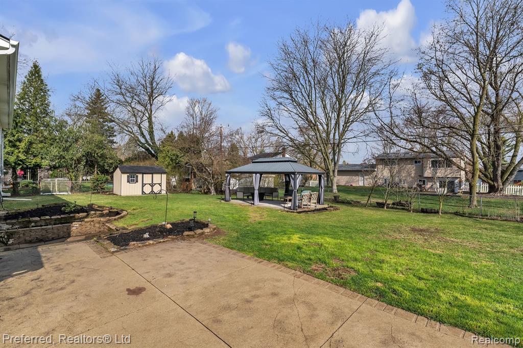 8680 WAR BONNET Drive, Commerce Twp, MI 48382 — Photo 39