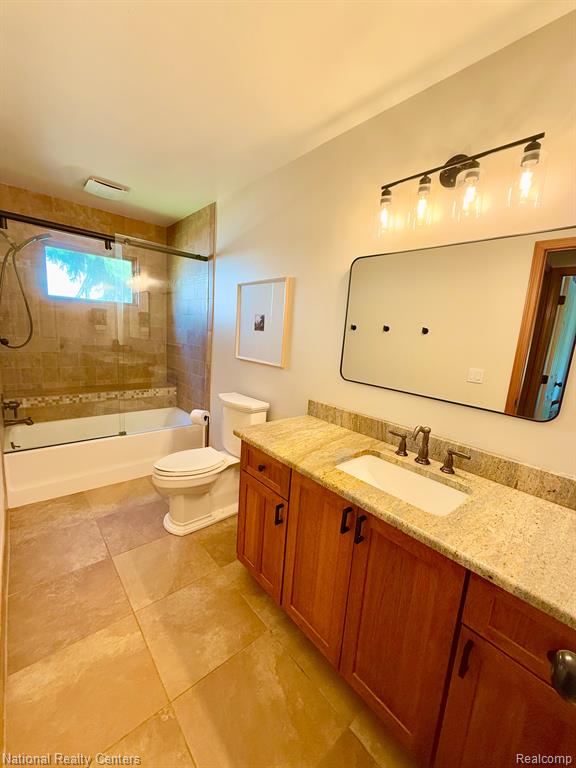 4049 PINESTEAD Drive, Commerce Twp, MI 48390 — Photo 35