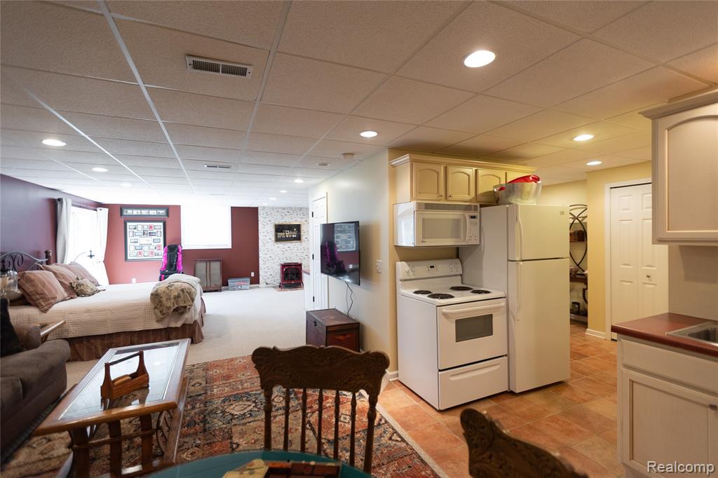 7988 Hillside Lakes Drive, Brighton, MI 48116 — Photo 55