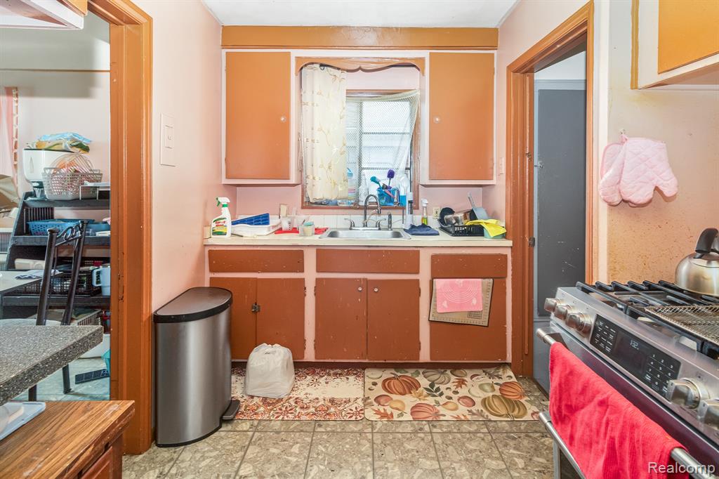 8117 Dale Street, Dearborn Heights, MI 48127 — Photo 12