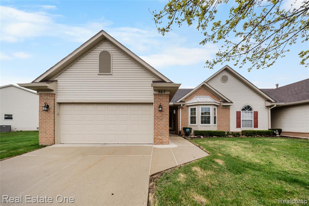 367 N Oak Drive, Commerce Twp, MI 48390 — front exterior