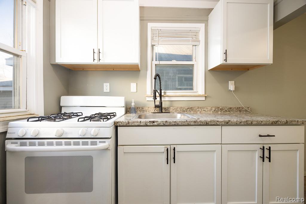 128 W Muir Avenue, Hazel Park, MI 48030 — Photo 13