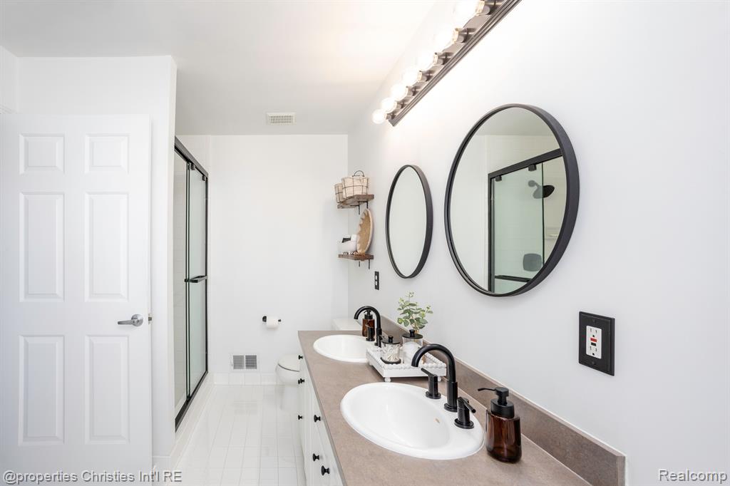 45571 IRVINE Drive, Novi, MI — Photo 29
