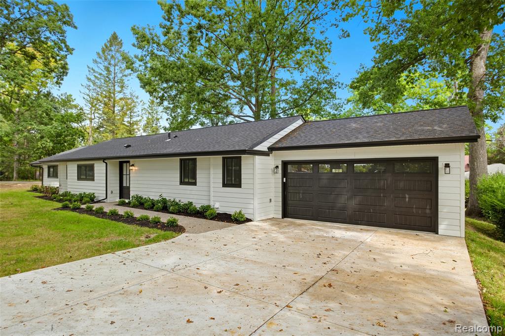 5190 Westcombe Lane, West Bloomfield, MI 48324 — Photo 2