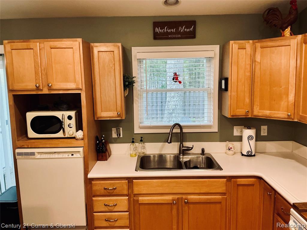 318 Elm Avenue, Roscommon, MI 48653 — Photo 10