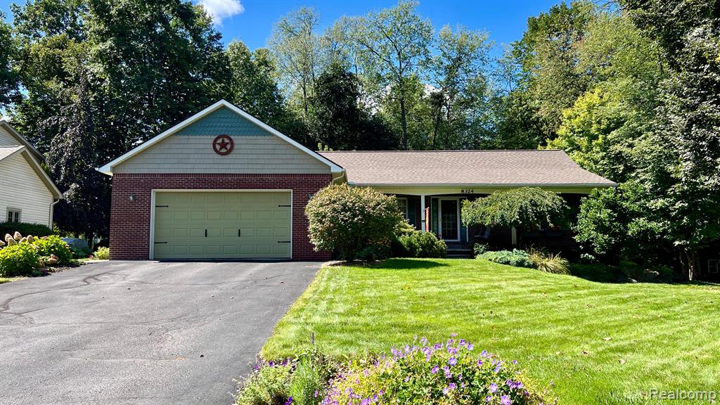 8324 WOODLAND Circle, Goodrich Vlg, MI — Photo 2