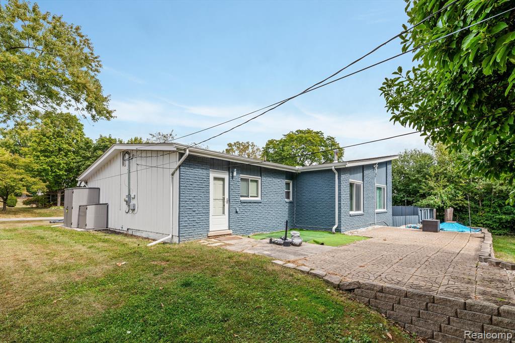 5559 Abington, West Bloomfield, MI — Photo 34